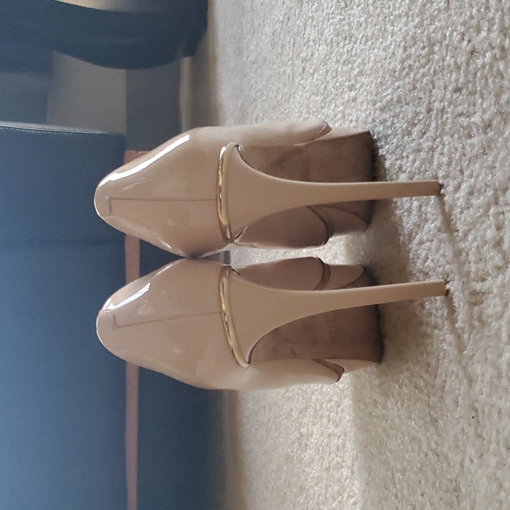 Louis Vutton Patent Leather Pumps - Picture 4 of 5